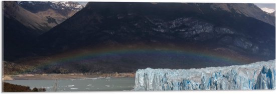 WallClassics - Acrylglas - Regenboog in Landschap met IJskappen - 90x30 cm Foto op Acrylglas (Wanddecoratie op Acrylaat)