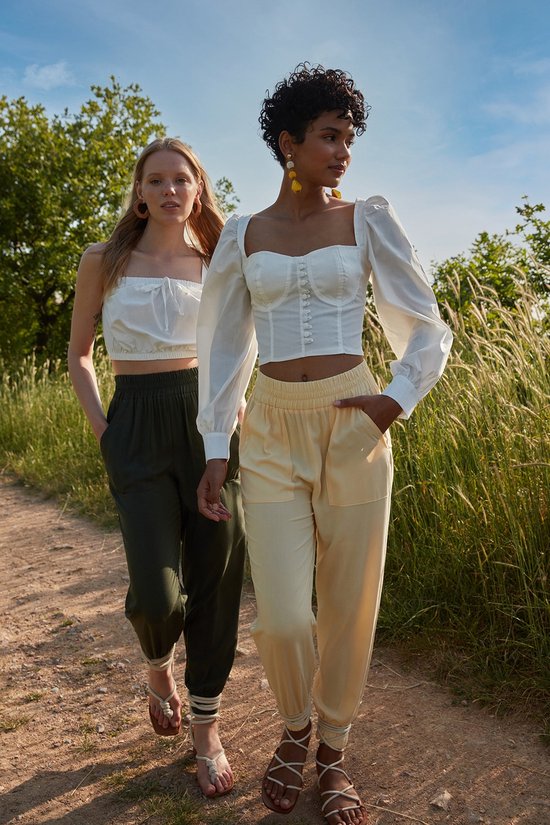 Trendyol Vrouwen Vrouw Basics Hoge Taille Been Rechte Broek Broek, Groen, 64 Trendyol Vrouwen Vrouw Basics Hoge Taille Been Rechte Broek Broek, Groen, 64