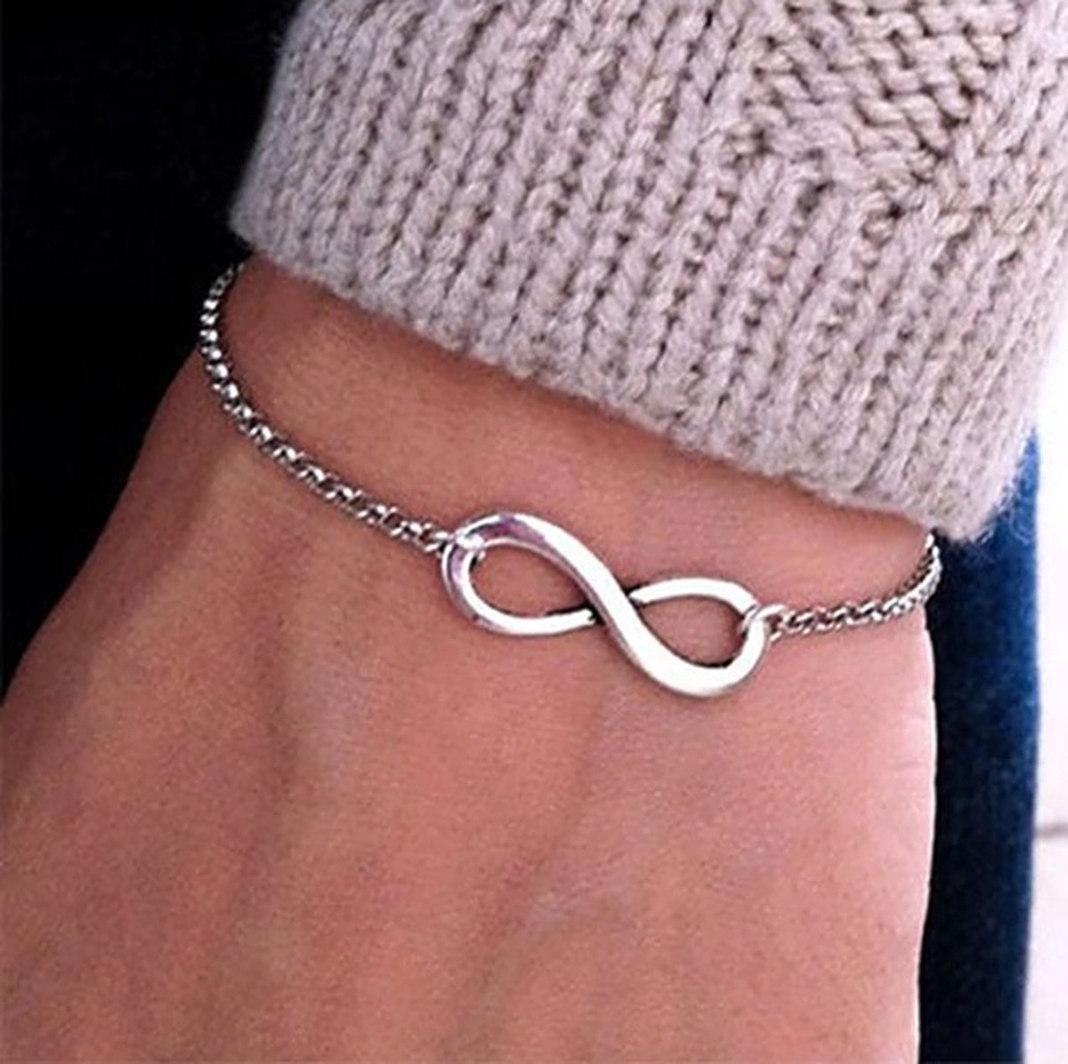 TVR-Wares® | Infinity armband zilver | Klemsluiting | Verstelbare maat