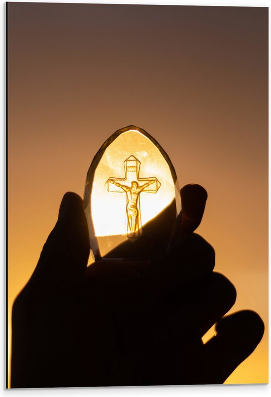 Dibond - Doorzichtige Steen met Christelijk Kruis tegen het Zonlicht - 40x60 cm Foto op Aluminium (Met Ophangsysteem)