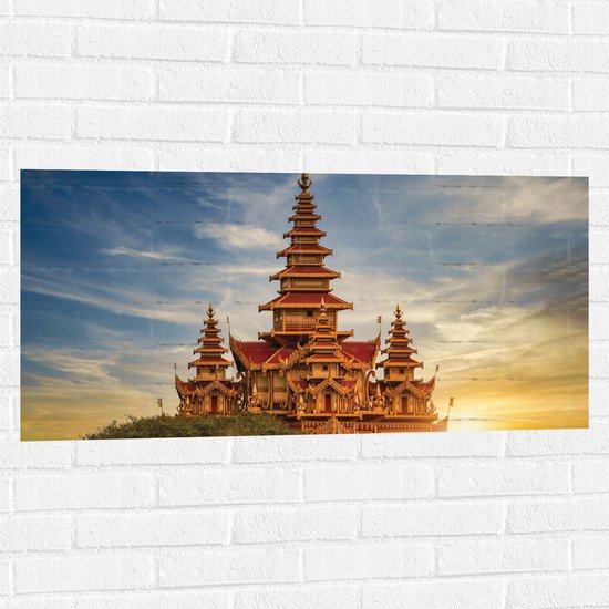 Muursticker - Rood met Gouden Paleis in Bagan, Myanmar - 100x50 cm Foto op Muursticker
