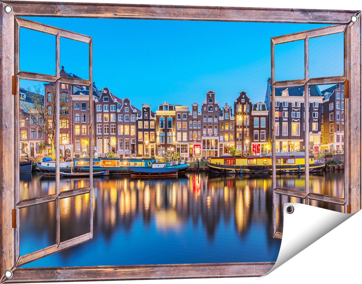 Gards Tuinposter Doorkijk Amsterdamse Huisjes in de Avond met Lichten - 90x60 cm - Tuindoek - Tuindecoratie - Wanddecoratie buiten - Tuinschilderij bruin