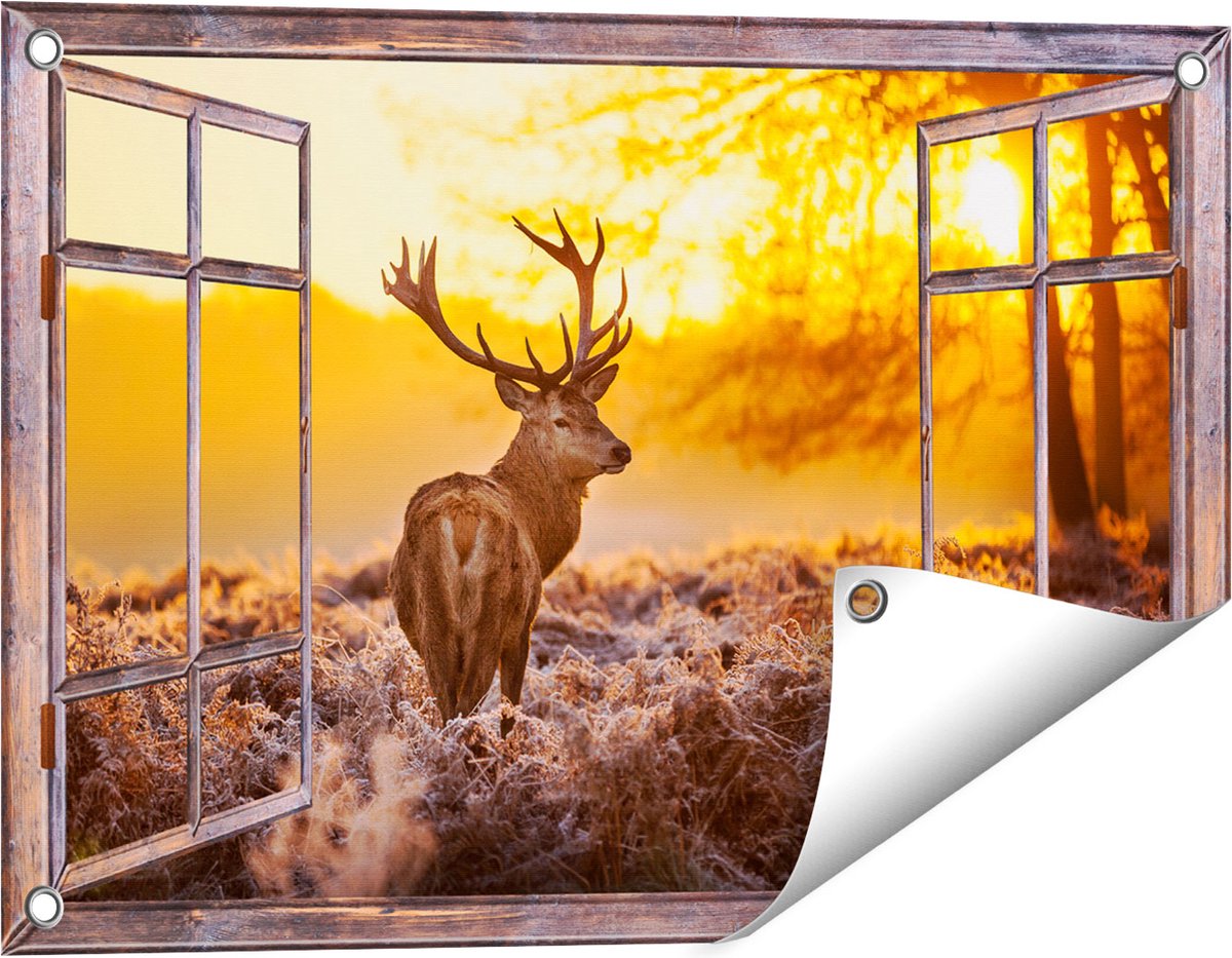 Gards Tuinposter Doorkijk Hert in Bos tijdens de Zonsopkomst - 60x40 cm - Tuindoek - Tuindecoratie - Wanddecoratie buiten - Tuinschilderij