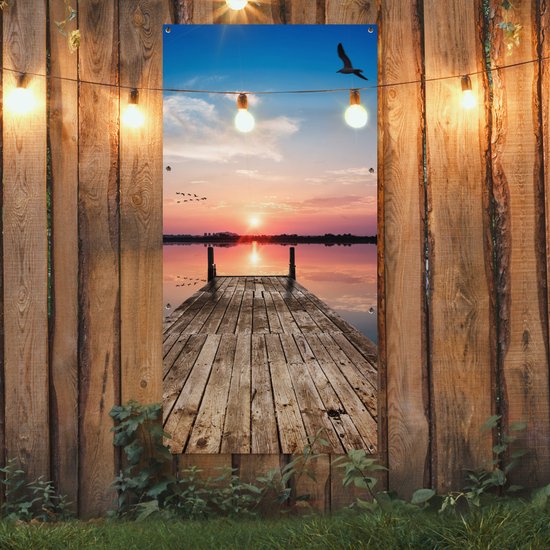 Tuinposter 80x160 cm - Tuindecoratie Steiger - Water - Zonsondergang - Roze - Horizon - Poster voor in de tuin - Buiten decoratie - Schutting tuinschilderij - Tuindoek muurdecoratie - Wanddecoratie balkondoek