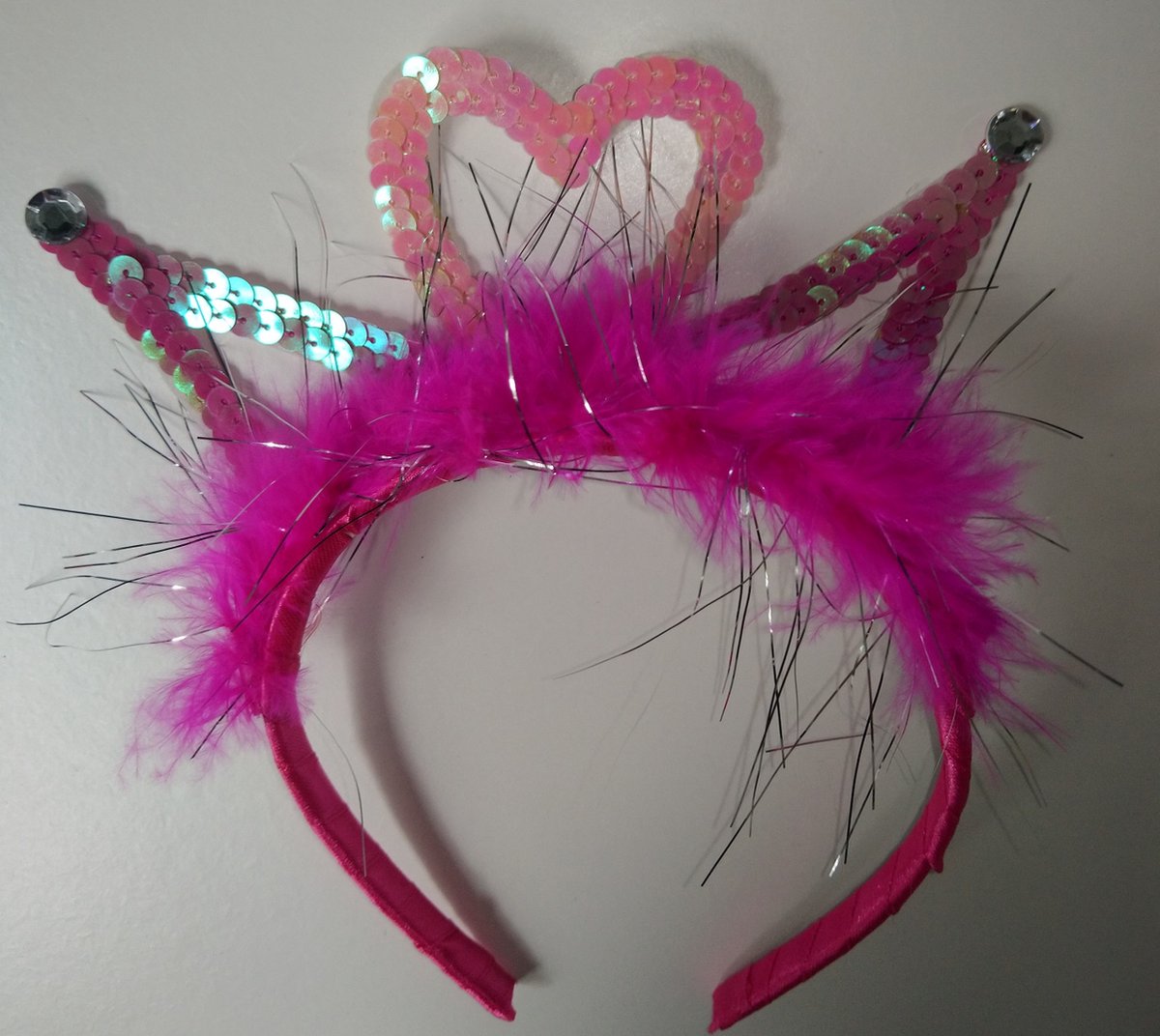 tiara met marabou - hart - pailletten