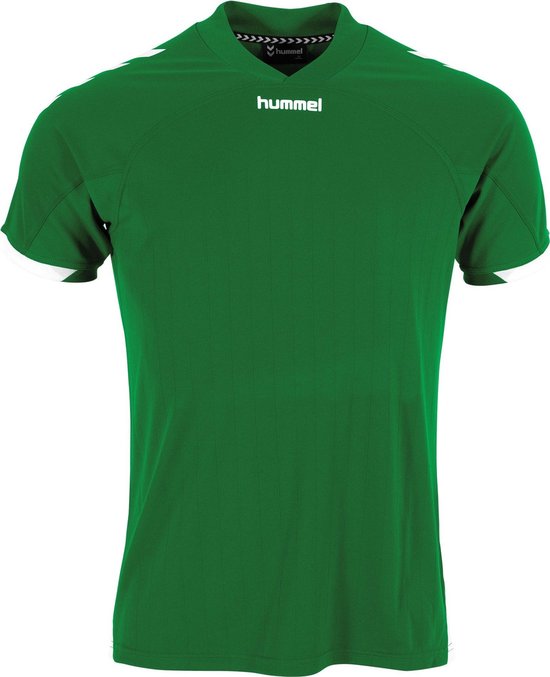 Groen Hummel sportshirt met witte strepen op de schouders en witte boorden.