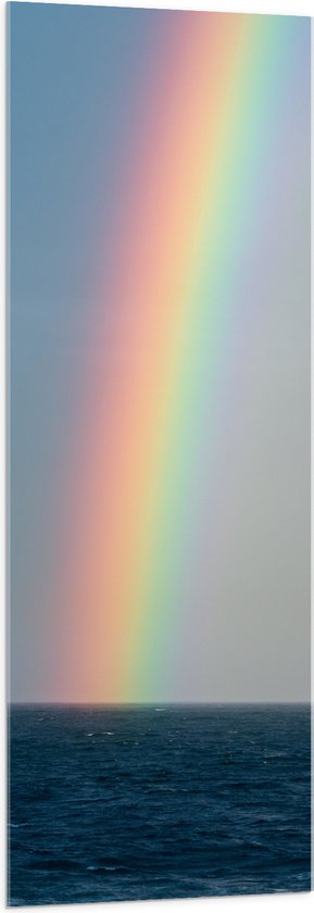 WallClassics - Acrylglas - Heldere Regenboog Landend in Zeewater - 50x150 cm Foto op Acrylglas (Wanddecoratie op Acrylaat)