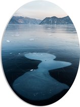 WallClassics - Panneau en mousse PVC ovale - Contours dans Water gelée près des Montagnes - Photo 51 x 68 cm sur ovale (avec système de suspension)