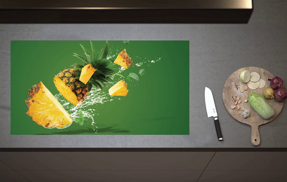 Inductieplaat Beschermer - Gele Ananas in Stukken tegen Groene Achtergrond - 90x52 cm - 2 mm Dik - Inductie Beschermer van Vinyl