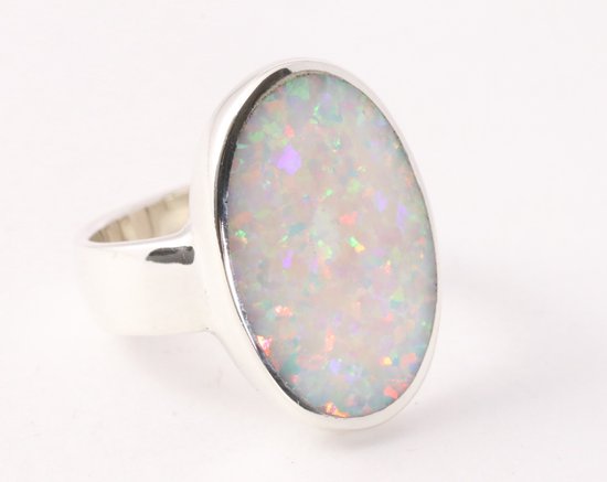 Ovale hoogglans zilveren ring met welo opaal - maat 19