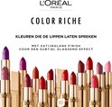 Een rij van L'Oréal Color Riche lipsticks in diverse paarse, rode en roze tinten met gouden verpakking en satijnglans.