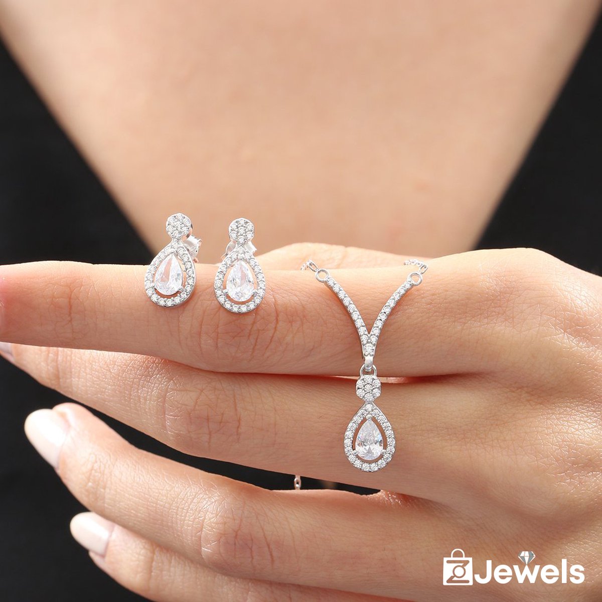 OZ Jewels Zilveren ketting- en Oorbellen set met Zirkonium - Accessoires - Liefdessieraden - - Damesoorbellen - Valentijnsdag - Cadeau - Moederdag - oorbellen Meisje - Sieraden Dames - In mooie geschenkverpakking