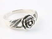 Bewerkte zilveren ring met roos - maat 17