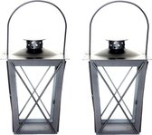 Set van 2x stuks zilveren tuin lantaarn/windlicht van ijzer 12 x 12 x 20 cm - Tuinverlichting - Kaarsenhouders - Lantaarns