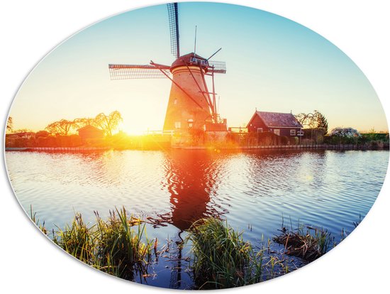 WallClassics - Plaque de mousse ovale en PVC - Lumière du soleil le long du moulin à vent hollandais sur l' Water - 96x72 cm Photo sur ovale (avec système de suspension)