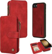 Casemania Hoesje Geschikt voor Apple iPhone SE (2022 / 2020) - iPhone 7 & 8 Crimson Red - 2 in 1 Magnetic Book Case met Rits