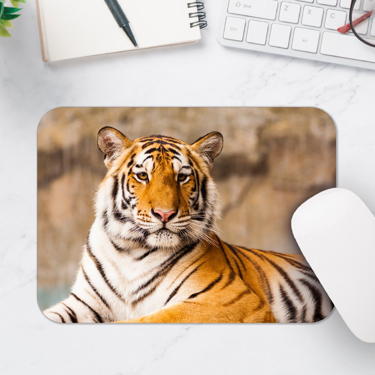 Muismat - Starende Grote Oranje Tijger - 25x18 cm - 2 mm Dik - Muismat van Vinyl