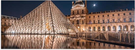 Poster Glanzend – Verlicht Louvre in Parijs, Frankrijk - 90x30 cm Foto op Posterpapier met Glanzende Afwerking