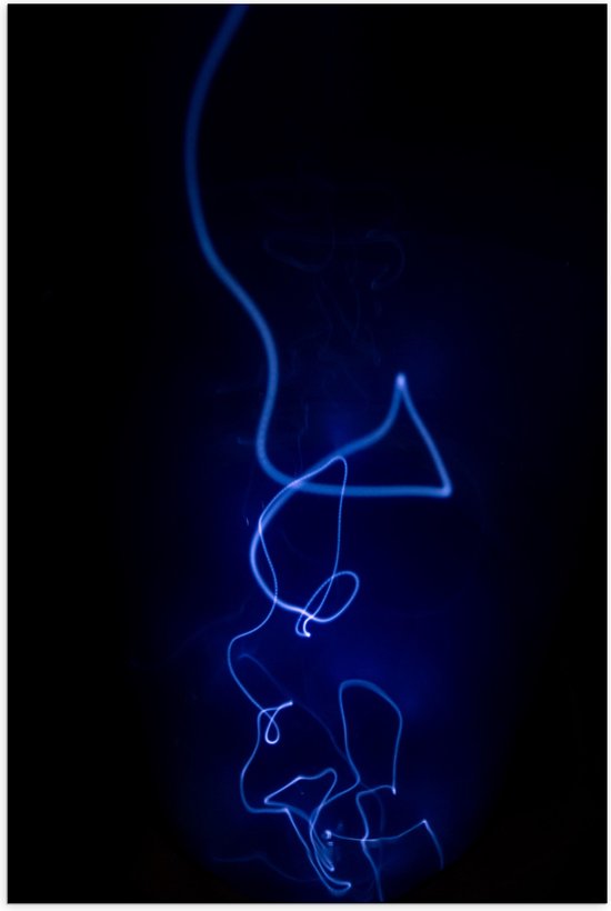 Poster (Mat) - Blauwe Lichtstrepen tegen Zwarte Achtergrond (Niet Lichtgevend) - 50x75 cm Foto op Posterpapier met een Matte look