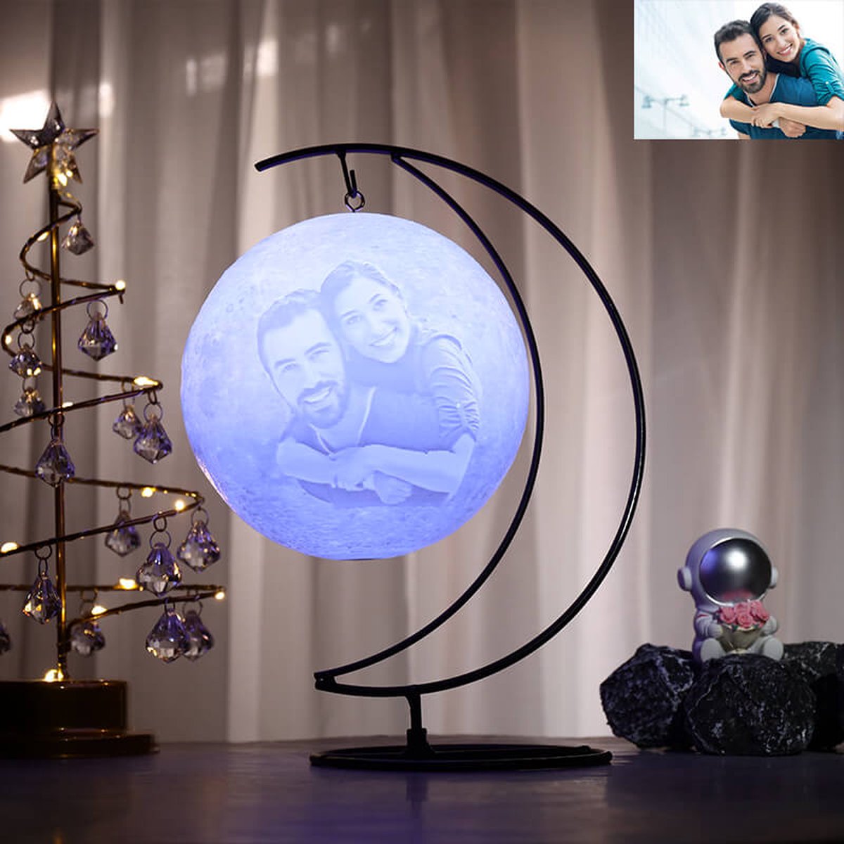 Gepersonaliseerde Eigen Foto Maanlamp 3D met Ophangbeugel en Tekst - 15cm - 16 kleuren - Tafellamp - Maanlamp - Gepersonaliseerde Cadeau - Rouw Geschenk - Aandenken - Moonlight - Moederdag - Vaderdag - Kerstcadeau - Valentijn