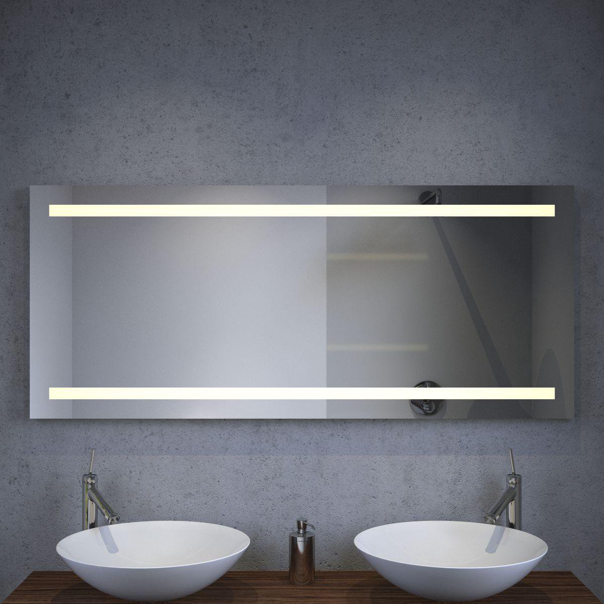 Verwarmde badkamer spiegel met praktische LED verlichting en sensor 140 cm  breed | bol.com
