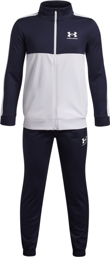 Marineblauwe trainingsbroek met witte zijkanten en een wit bovenstuk met Under Armour logo en ritssluiting.