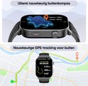 Zwarte smartwatch met buitenkompas en GPS-tracking, toont afstand en calorieën.