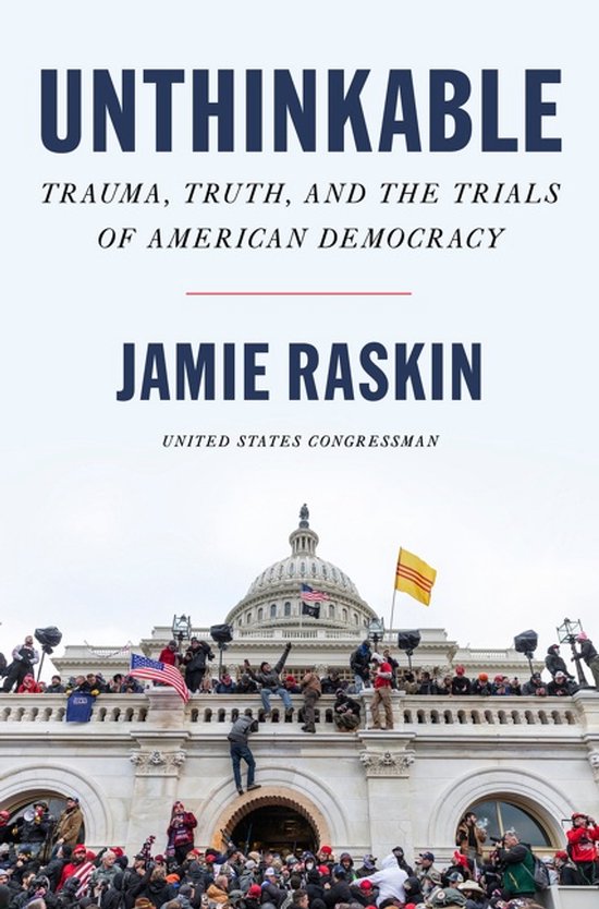 Boek 'Unthinkable: Trauma, Truth, and the Trials of American Democracy' door Jamie Raskin, met op de kaft een foto van de bestorming van het Capitool.