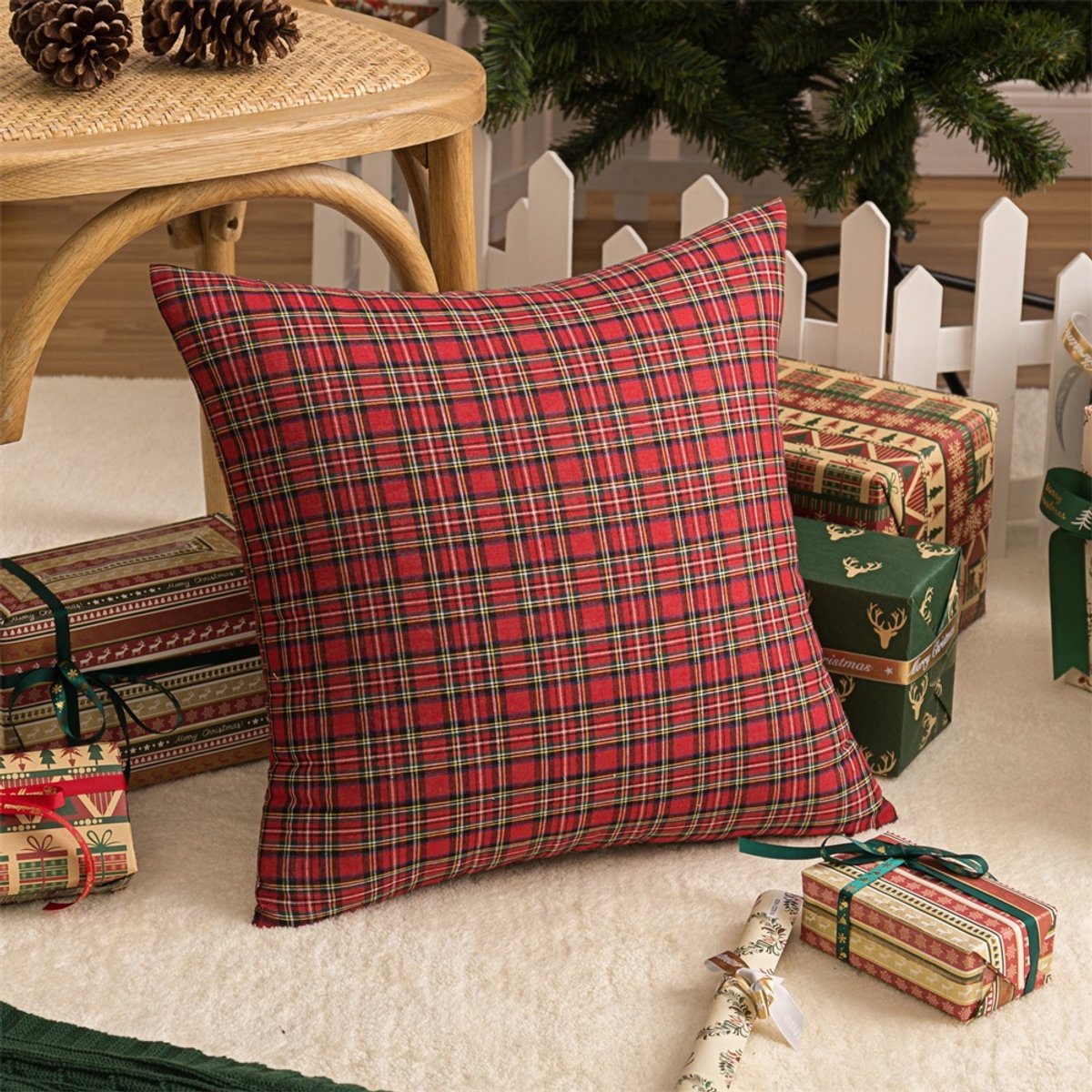 Qelus 2 Stuks Kerst Kussenhoes 45x45 cm - Groot Ruitpatroon Tartan - Zacht & Milieuvriendelijk - Onzichtbare Rits & Machinewasbaar - Kerstdecoratie voor Woonkamer, Bank & Bed