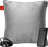 Lichtgrijs fluwelen warmtekussen met powerbank en USB-kabel.