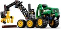 LEGO Technic John Deere 1470H bosbouwmachine, groen en zwart met gele wielen en stam.