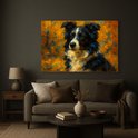 Een schilderij van een Border Collie met zwarte, witte en bruine vacht, tegen een oranje, gele en blauwe achtergrond, hangend boven een bank.