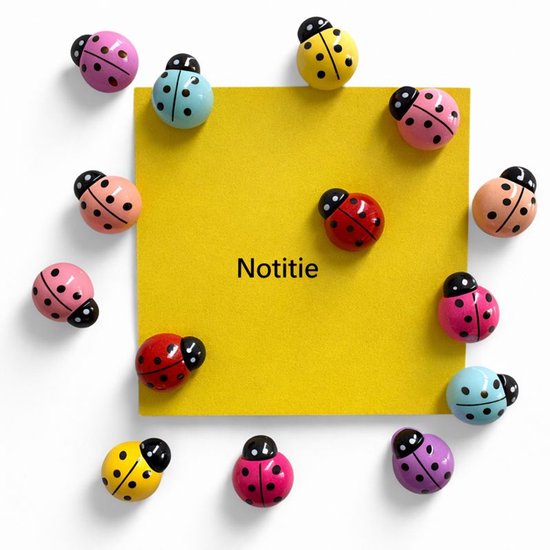 Vrolijke 3D-lieveheersbeestjes magneten in verschillende kleuren, rond een gele notitie met de tekst 'Notitie'.