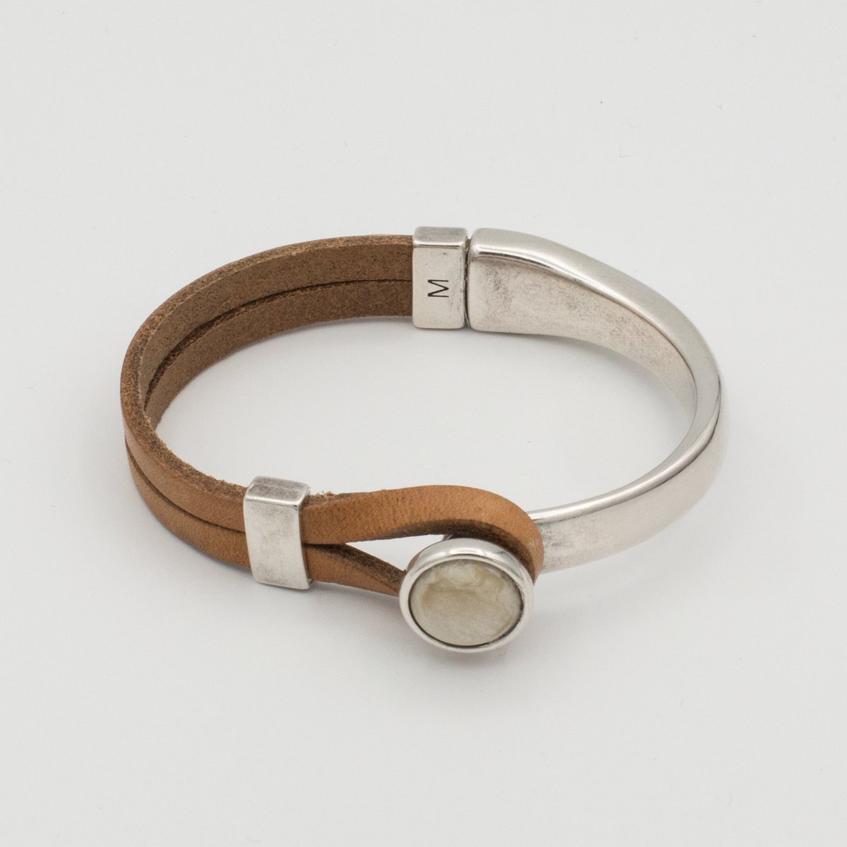 Qoss Armband Gwen Maat S – Handgemaakt Buffelleer met 12 mm Cabochon | Magneetsluiting | Nikkelvrij | Creme