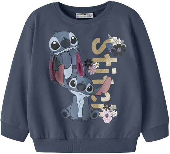 Donkerblauwe sweater met twee Stitch-figuren en glinsterende tekst 'Stitch' met bloemen.