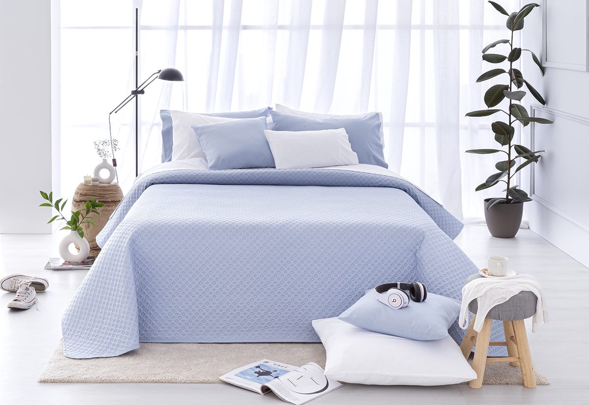 Unyqoos Luxe sprei met piqué motief voor een stijlvolle slaapkamerinrichting Lichtblauw