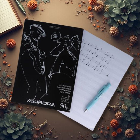 Aurora muziekpapier met jazzafbeelding, notenbalken en een blauwe pen op een herfstachtige ondergrond.