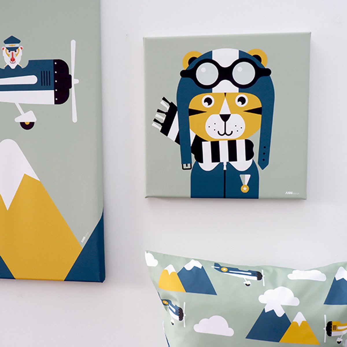 Canvas Piloot Tijger schilderij 30x30 cm van een tijger als piloot voor kinderkamer jongenskamer slaapkamer groen