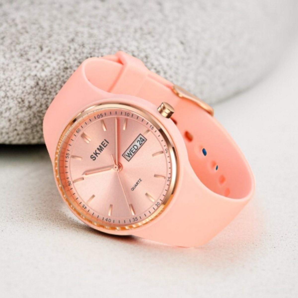 SKMEI 1747 Quartz Dameshorloge Roze met Datumweergave - Stijlvol en Comfortabel - Waterbestendig 30m - Silicone Band
