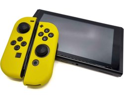 Gadgetpoint – Hoesjes & Skins voor Nintendo Switch 1 – Performance Gaming Case – Soft Grip Covers – Anti-Slip Joy-Con Controller Accessoires – Donkergeel