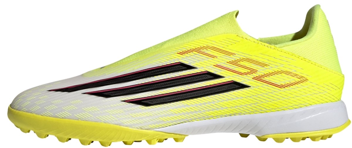 adidas F50 LEAGUE Laceless Turf voetbalschoenen in geel met vernieuwde graphic en zwarte details voor snelheid en precisie.