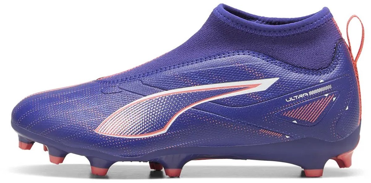 Puma Ultra 5 Match+ FG/AG junior voetbalschoenen in blauw met FastTrax-noppen en SPEEDSYSTEM-buitenzool. EU maat 29.