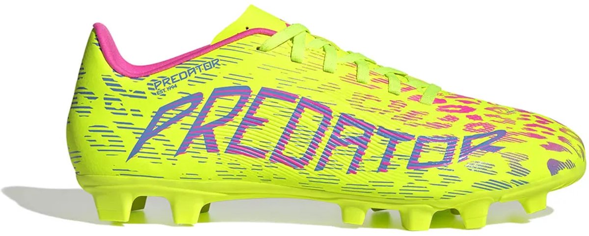 Adidas Predator Club FG/MG voetbalschoenen in felgeel met roze details, maat EU 45 1/3, ontworpen voor optimale prestaties.