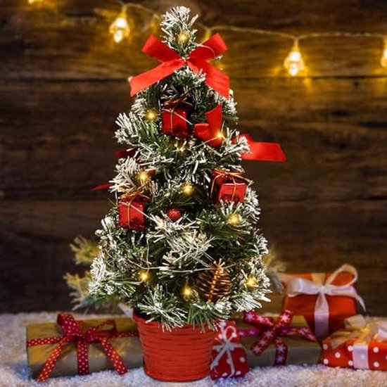 Gelukkige Vrouw Die Uit Het Raam Leent Met Een Verlichte Kerstboom Op Dak Concept Van De Voorbereiding Nieuwe Jaar Idee Sprookje Image263439099