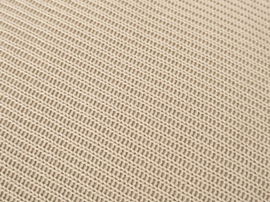 Beige gebreid stof met een fijn ribbelpatroon.