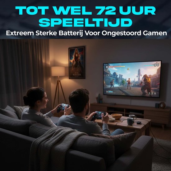 Koppel met een zwarte gaming controller kijkend naar een tv-scherm waarop een racegame wordt gespeeld. Tekst: Tot wel 72 uur speeltijd. Extreem sterke batterij.