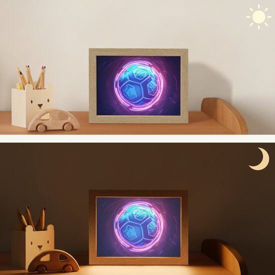 Nachtlampje 20x15 cm - Kinder lampje - Voetbal - Sport - Blauw - Paars - Tafellamp kinderkamer - Slaapkamer lamp - Bedlamp kinderen - Kinderlampje stopcontact - Wandlamp babykamer - Nachtlampjes van OnlyWow — afbeelding 4