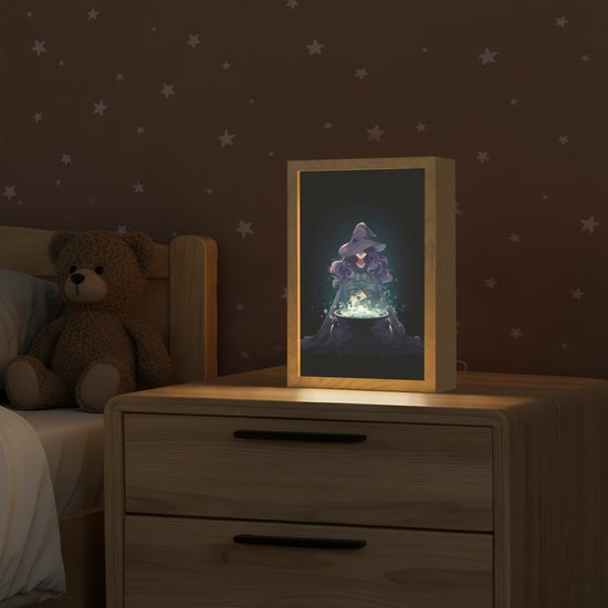 Nachtlampje 20x30 cm - Kinder lampje - Heks - Magie - Heksenketel - Paars - Tafellamp kinderkamer - Slaapkamer lamp - Bedlamp kinderen - Kinderlampje stopcontact - Wandlamp babykamer - Nachtlampjes van Merkloos — afbeelding 2