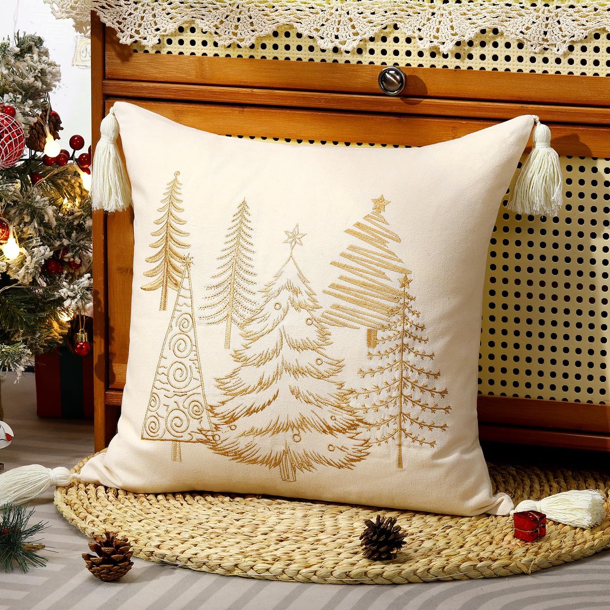 Unyqoos Decoratieve kerstkussenhoes met borduurwerk en kwastjes voor sfeervol interieur beige