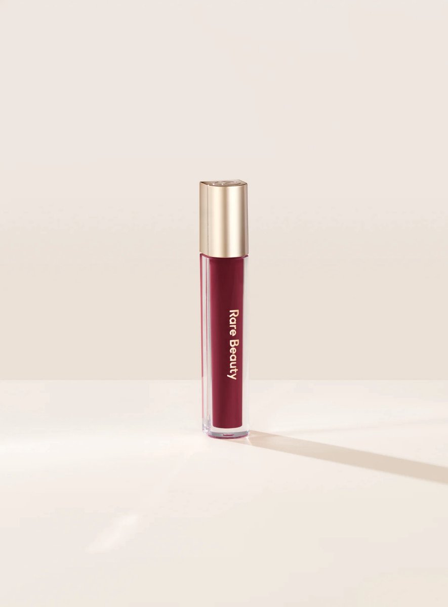 RARE BEAUTY Stay Vulnerable Glossy Lip Balm - Lippenbalsem - Lipverzorging - Lipgloss - Nearly Berry